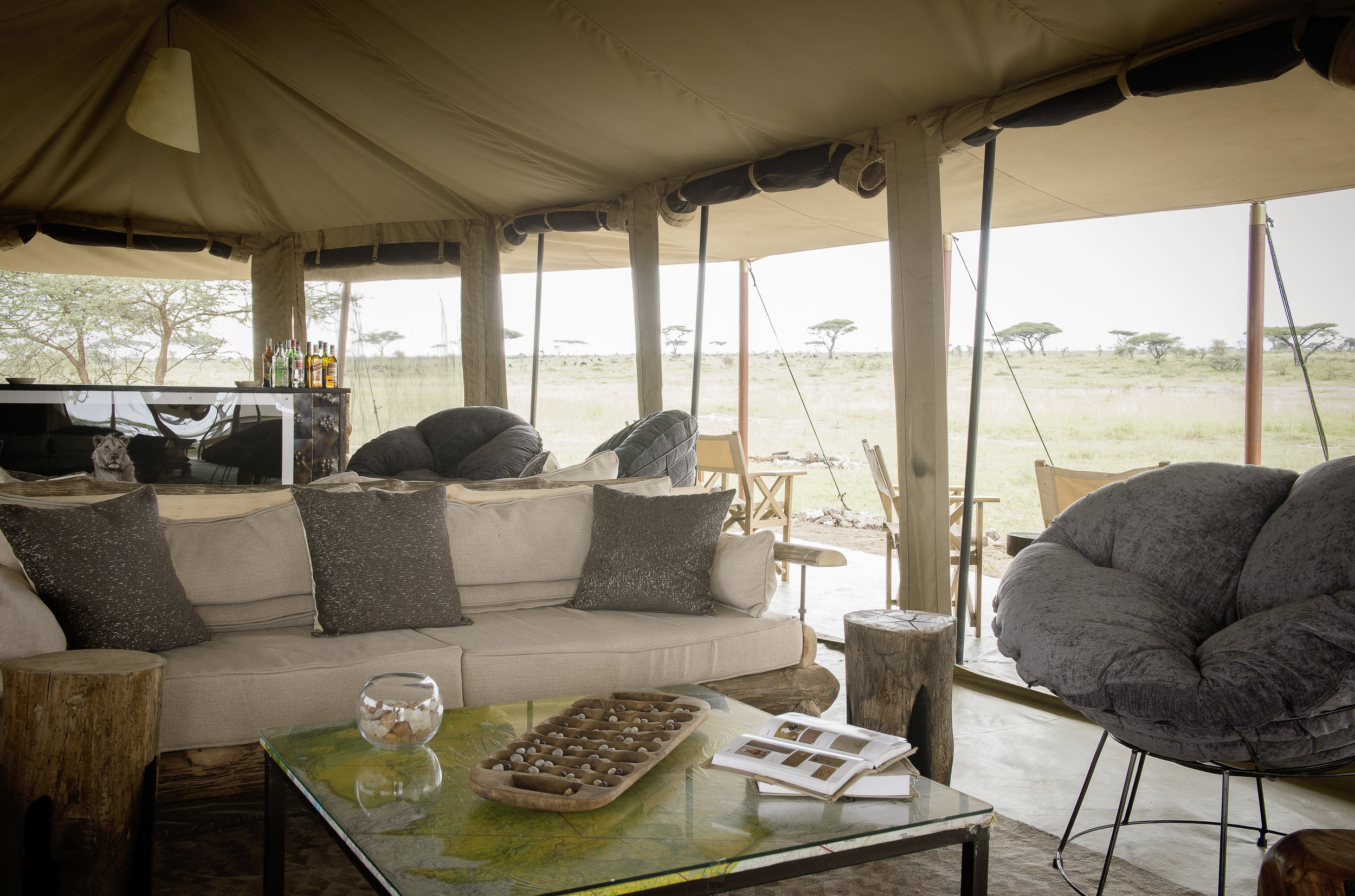 Namiri-Plains-lounge-interior-HR-Eliza-Deacon.jpg