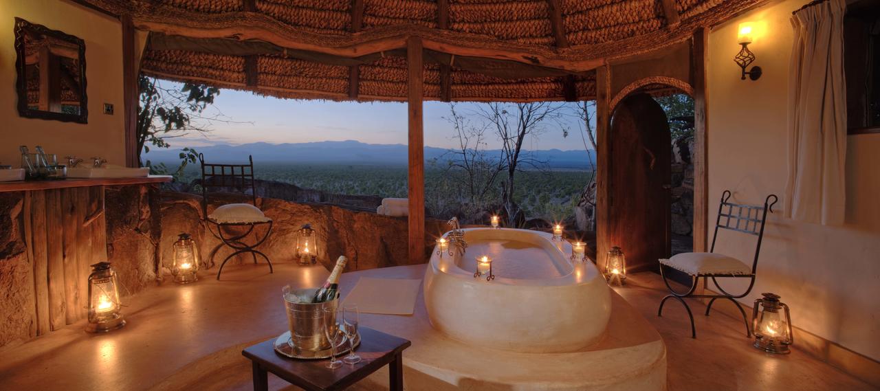 Elsas Private House - Master Bathroom at Dusk.jpg