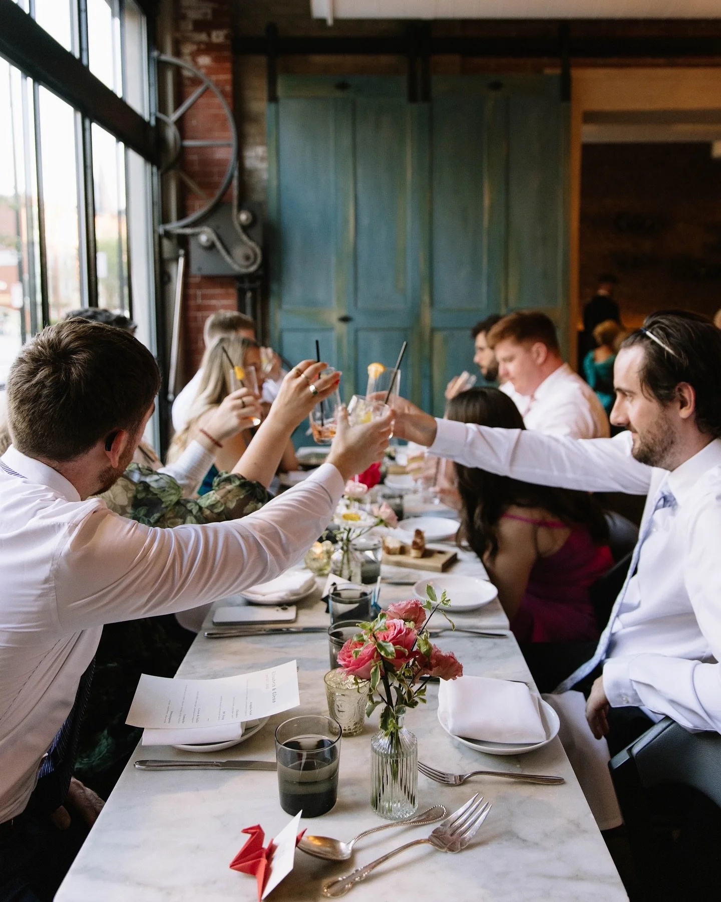 You had me at dinner party 🍝

Liz + Glenn&rsquo;s cozy and intimate wedding at @srvboston was a dream! More of this please!

Photography: @bygabriellagordon 
Venue: @srvboston @srvbostonevents 
Coordination: @uniquemelodyevents 
Makeup: @bombchelleb