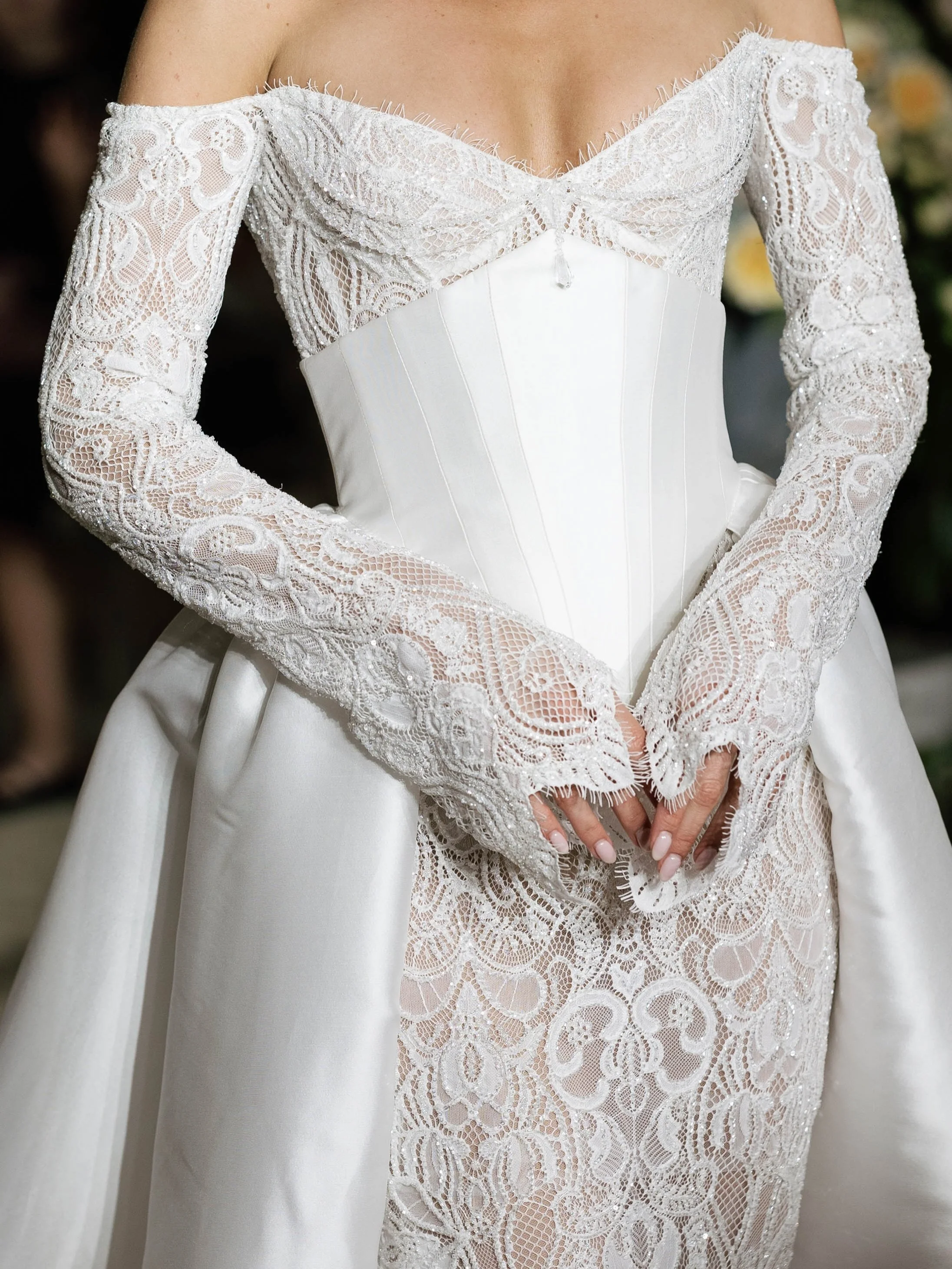 Just looking at this dress again, what else is new! /@bertabridal SS27