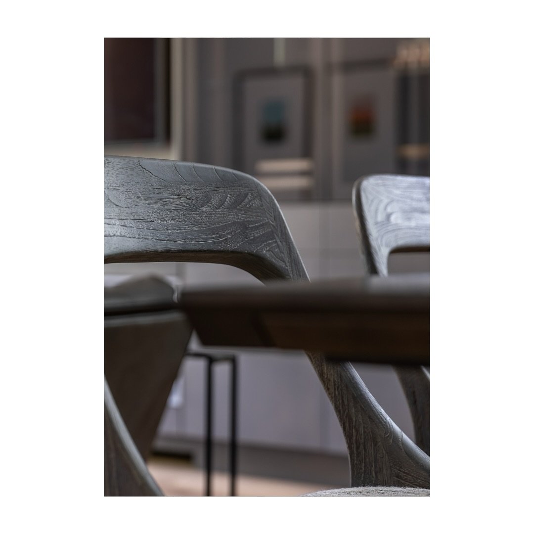 Just a closeup of the curvy dinette chairs from our Spruce Street project.
 

#craftedhouse #architecture #oakvilledesigner #customdesign #transformativespaces #oakvilledesign #lifestyle #customhome #luxerydesign #transformativedesign #sustainabledes
