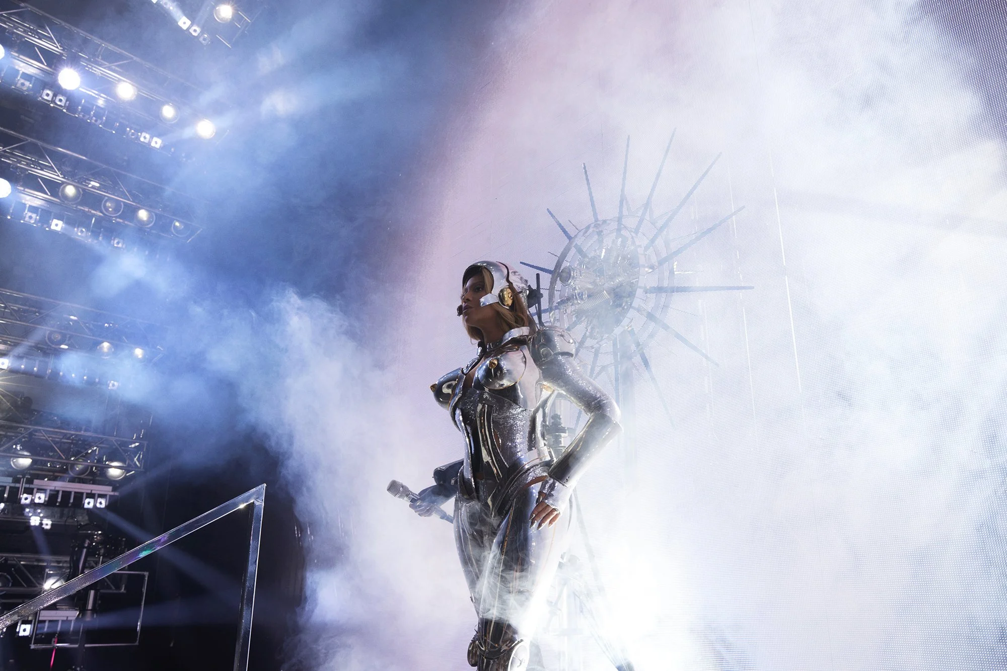 Renaissance Tour Visuals Robot Suit