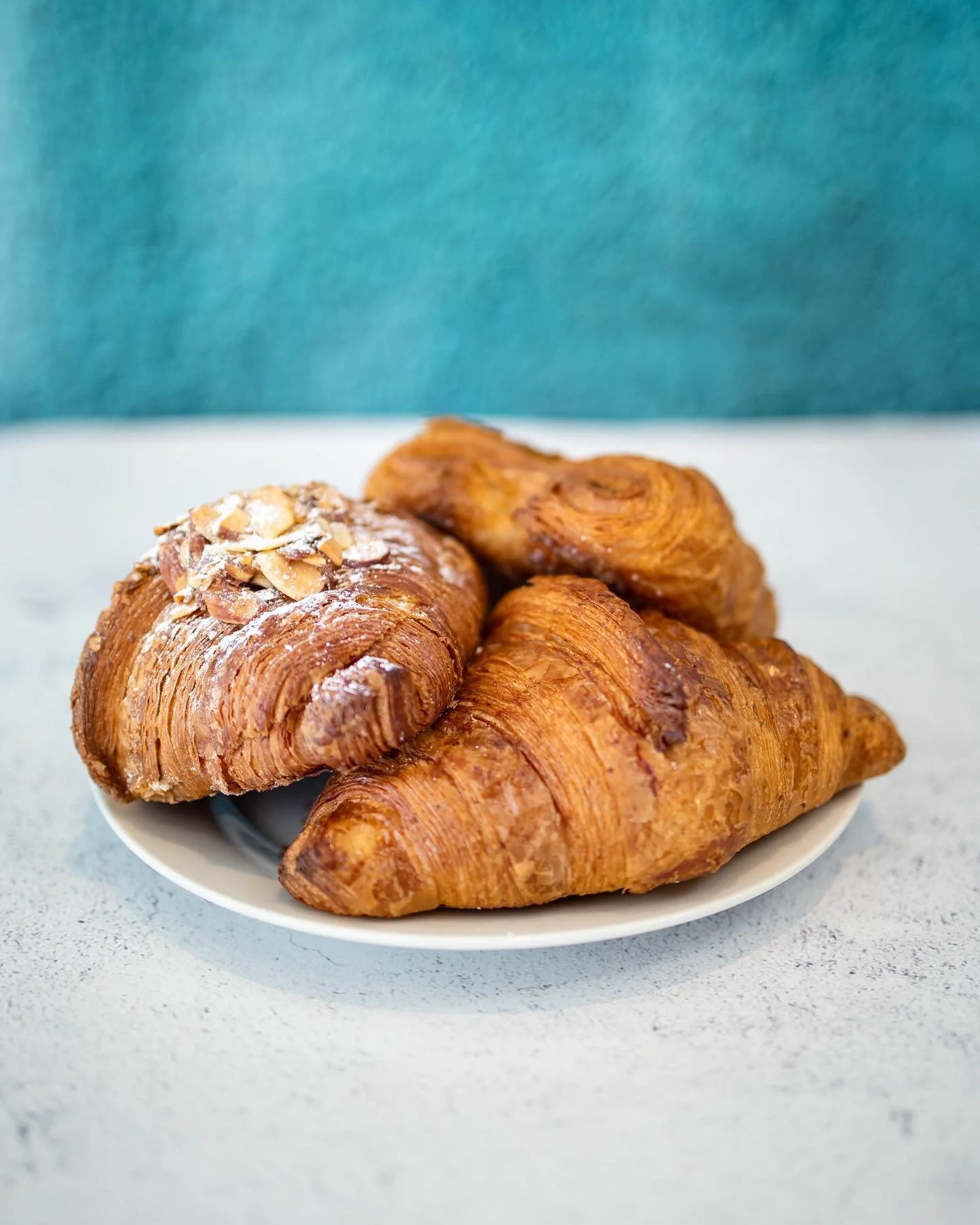 How TASTY do these look?! Who doesn&rsquo;t love a super fresh and flakey croissant? These were so satisfying to photograph and I&rsquo;m obsessed with how they turned out!! ✨🥐@morningparadecoffee @bbirdco 
.
.
#torontophotography #photographyfoodto