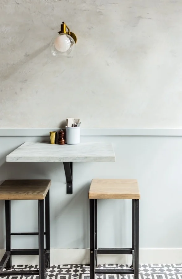 Blue and grey plaster colors create depth on the walls.