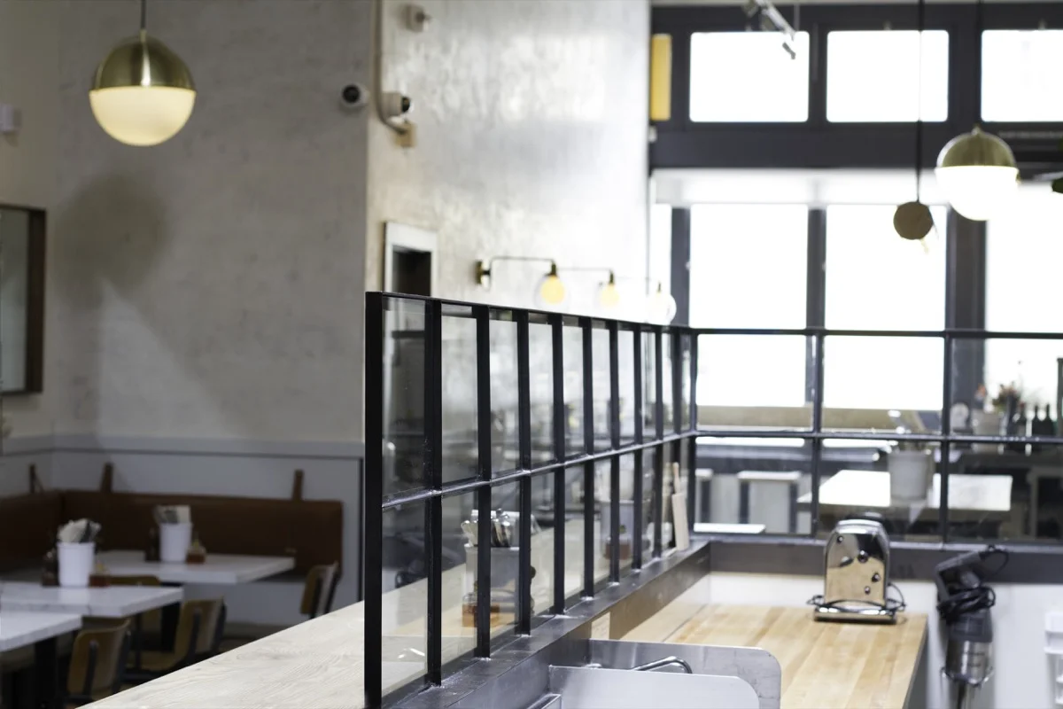 An overview of the restaurant shows the four plaster colors.