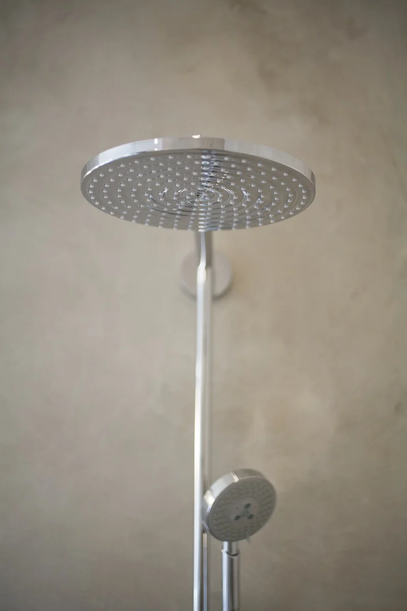 A detail of the plaster and shower head.
