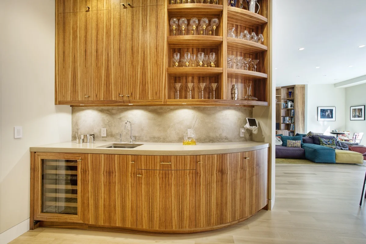 The bar picks up the material treatment from the kitchen.