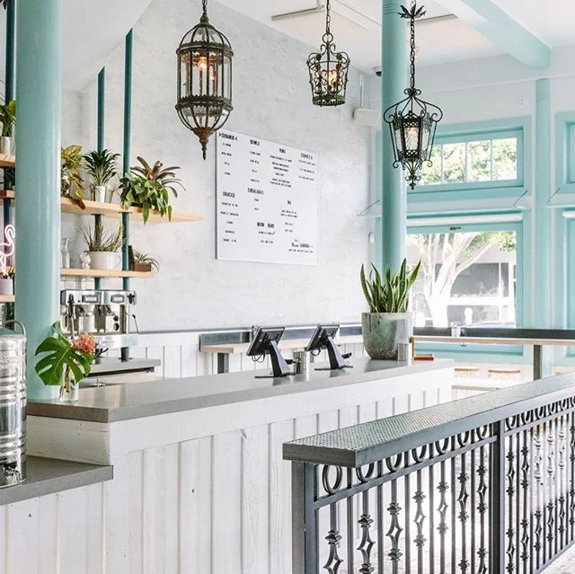 Finish shots from our work  inside @medianochesf.
👩&zwj;🎨: @hannerco / @hannahcollinsdesigns
📸: Lauren Anderson
.
.
.
. 
#level_5_design #plaster #venetianplaster #limeplaster #japaneseplaster #cementplaster #cottonplaster #specialtyfinish #custom