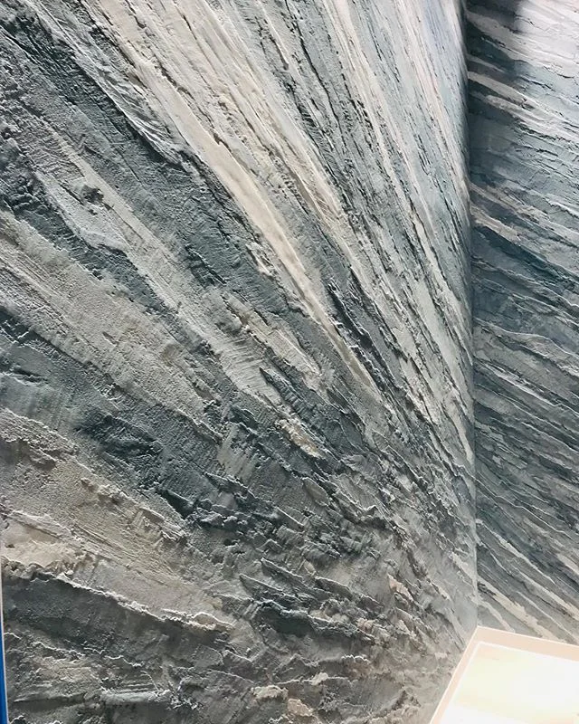 Another lobby plastered for @slackhq with @o_plus_a and @scbuilders99.
.
.
.
.
. 
#level_5_design #plaster #venetianplaster #limeplaster #japaneseplaster #cementplaster #cottonplaster #specialtyfinish #customfinish #decorativefinish #hawkandtrowel #c