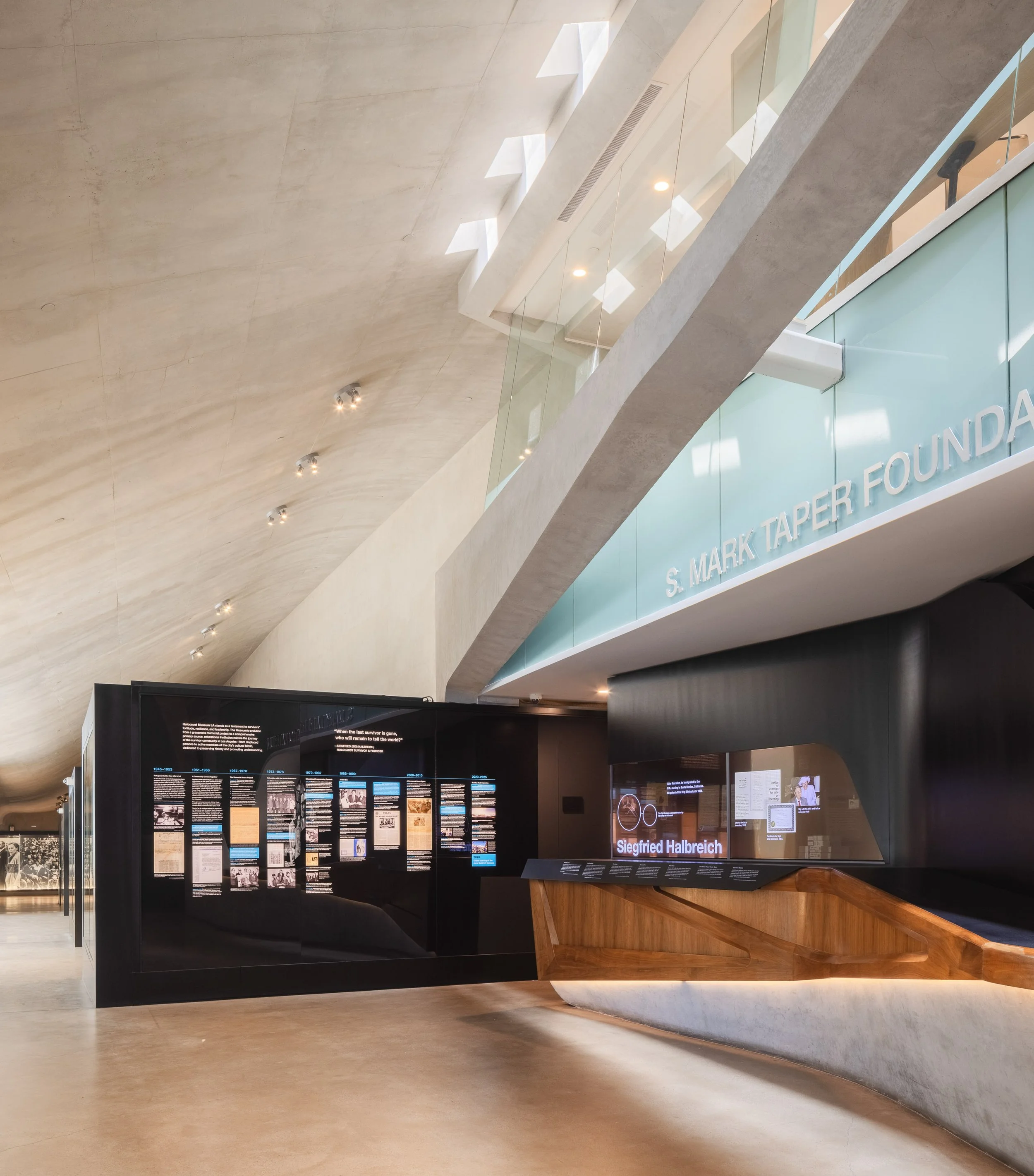 Holocaust Museum Rush-10-©MikeKelley-Small.jpg