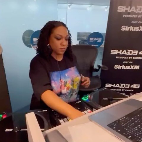 SHOUT OUT ONCE AGAIN TO @djspectakulah @tone.viera @idstroy AND THE WHOLE TEAM AT @ctrlaltdstroy (BIG UPS TO @itsamiinat AND @nems_fyl) FOR HAVING ME BACK ONCE AGAIN FOR A LIVE RUMBLE MIX. I HAD AN AMAZING TIME AS ALWAYS. CHECK OUT MY RUMBLE MIX ON M