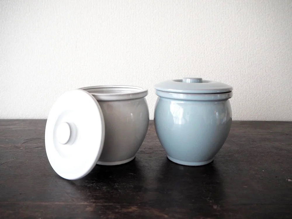 Kame-Blue and White.jpg
