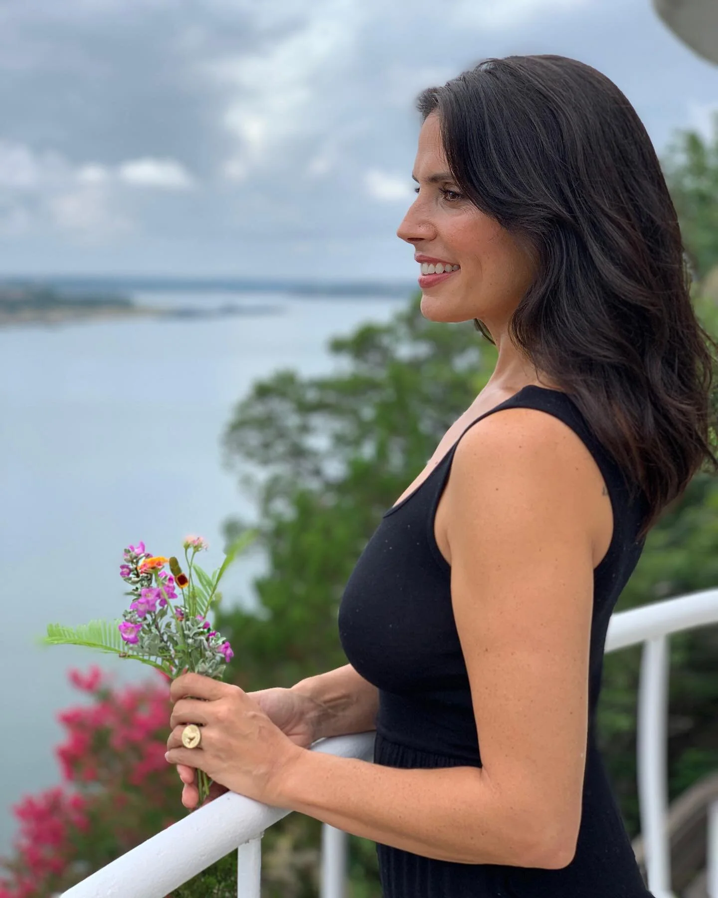 Hummingbird power animal was my main ally when I shifted from single/celibate life to aligning in sacred partnership with @lukestorey⁣
⁣
Needless to say it&rsquo;s a very special spiritual guide for me 🙏🏽 I wear my hummingbird ring from @staranimal
