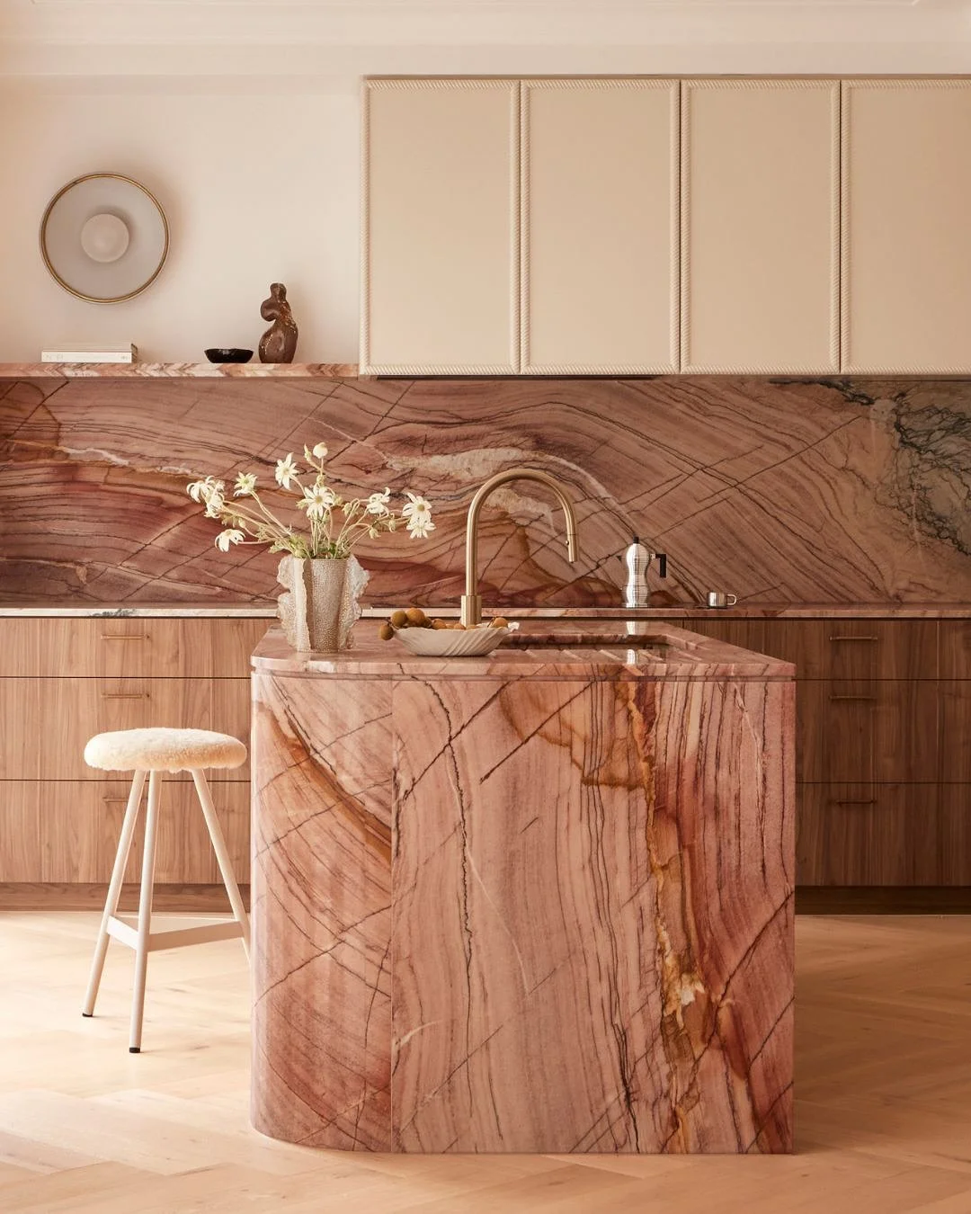 Couldn't pick just one angle to appreciate this warm and modern space. #inspo via @kerrieann.jones