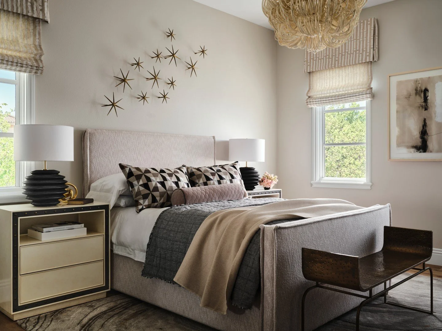 A beautiful daughter's bedroom at our #westrubyproject
#caseyhowardinteriordesign 
📸: @douglasfriedman
styling: @allegrahsiaostylist