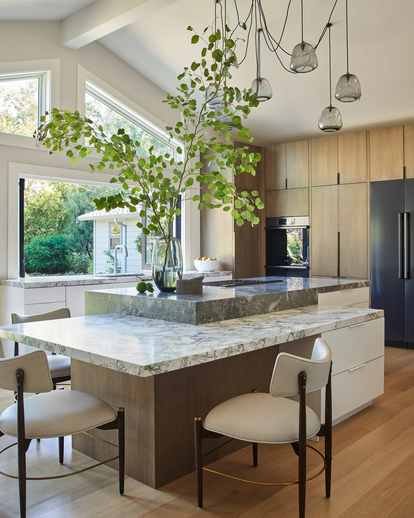 A kitchen designed for an indoor-outdoor California lifestyle. #sonoraproject #caseyhowardinteriordesign
📸: @kuohphotography
styling: @allegrahsiaostylist