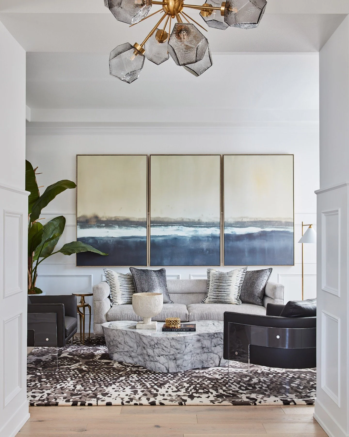 The living room at our #DiabloRanchProject is one of our favorites. It embodies our signature style where classic meets edgy, layered with unexpected details, a mix of materials and patterns, all grounded in a timeless foundation. #caseyhowardinterio