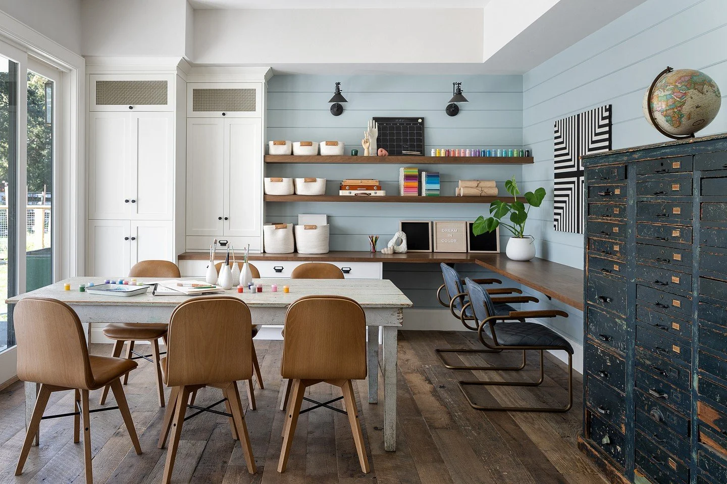 Designed for creativity, connection, and a little bit of chaos, the craft room at our #SycamoreProject layers approachable materials with a pop of personality... because highly functional spaces should still feel inspired. #caseyhowardinteriordesign
