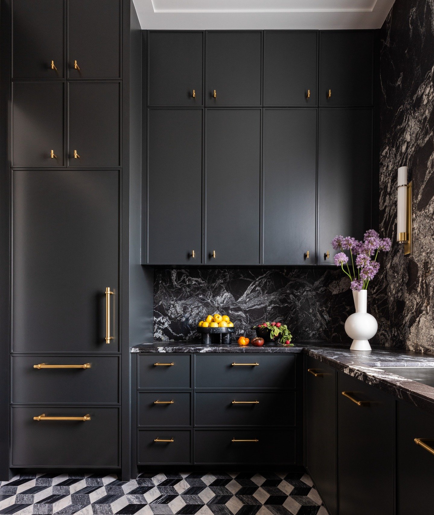 Drama belongs in the details.
#inspo via @annsacks
design @benjaminjohnstondesign