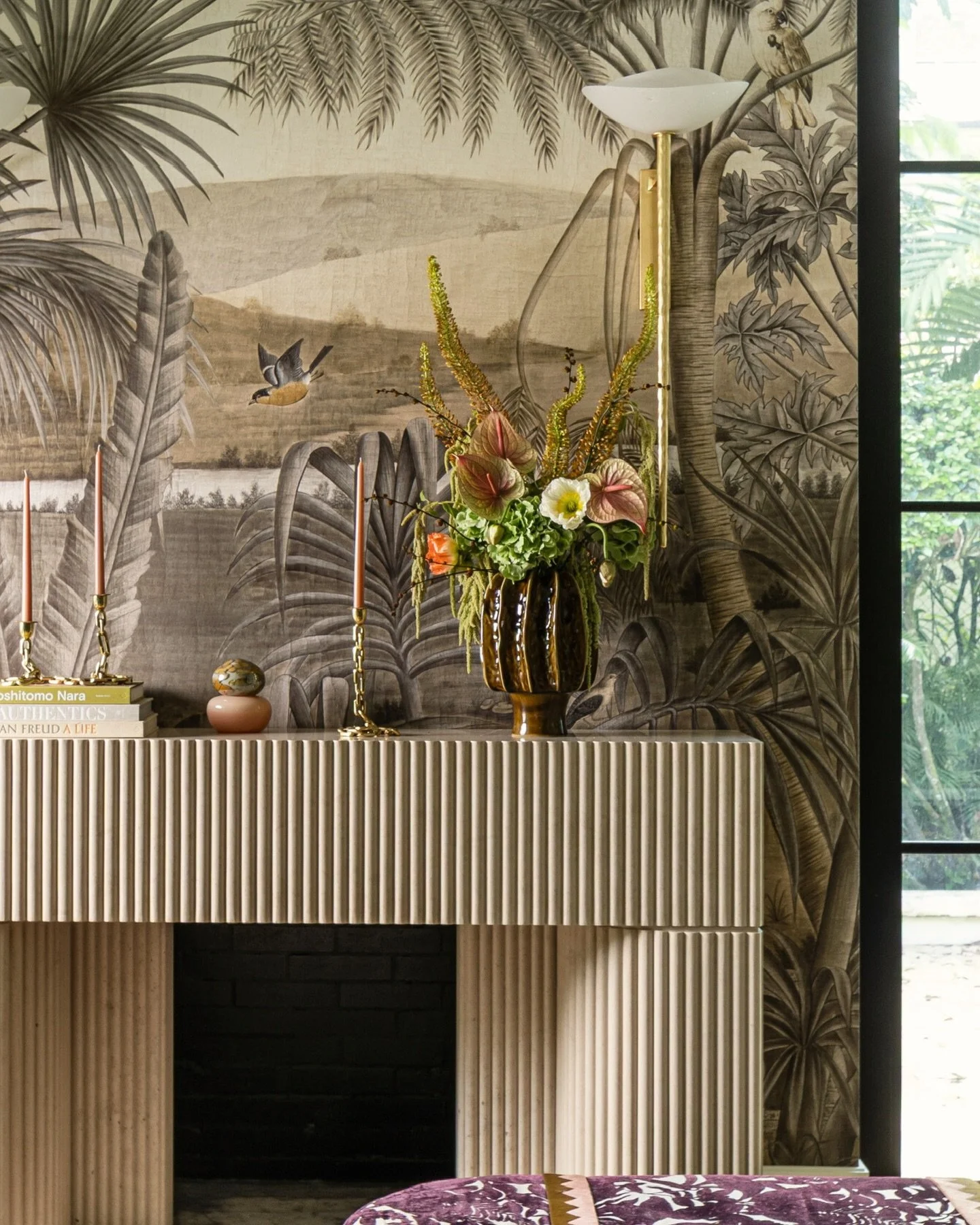 When the light fixture becomes part of the visual story. #originalby @moniomidesign #inspo
#MONIOMIxCorbettLighting
📸 @jeannnes