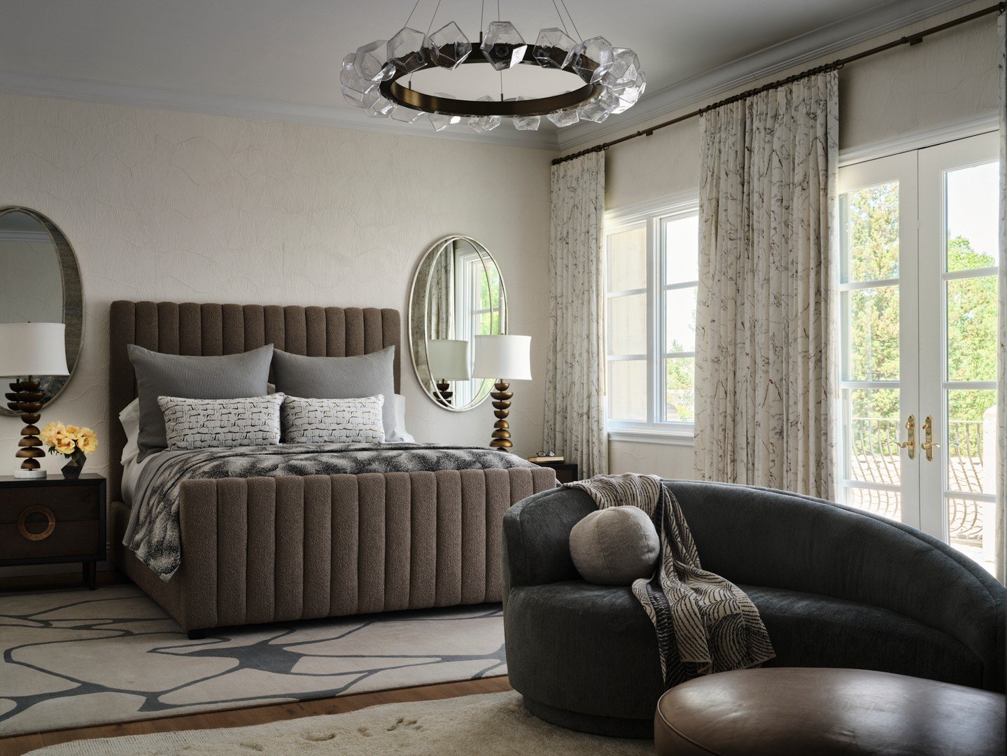 Layered shapes, soft curves, and a sense of collected calm. The primary bedroom at our #WestRubyProject is designed for quiet luxury. #caseyhowardinteriordesign 
📸: @douglasfriedman
styling: @allegrahsiaostylist