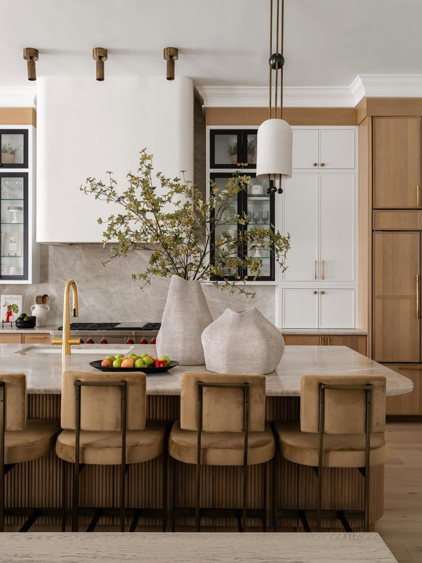 A stunning moment with mixed materials. 
#inspo via @palecekdesign
design @mandydrewdesigns