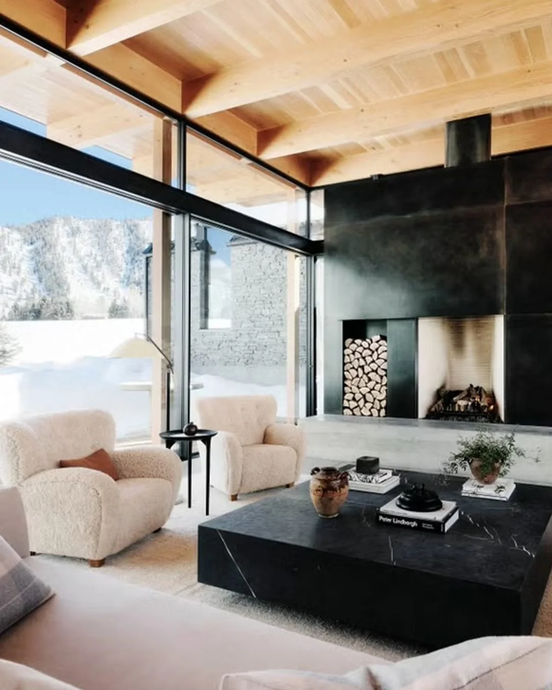 Chalet chic.
#inspo #originals by @elledecorationuk
Design: @lakeflato @collarteinteriors @massimogiorgetti 
Photography: @joefletcherphoto  @albertostrada @madsmogensenphotographer