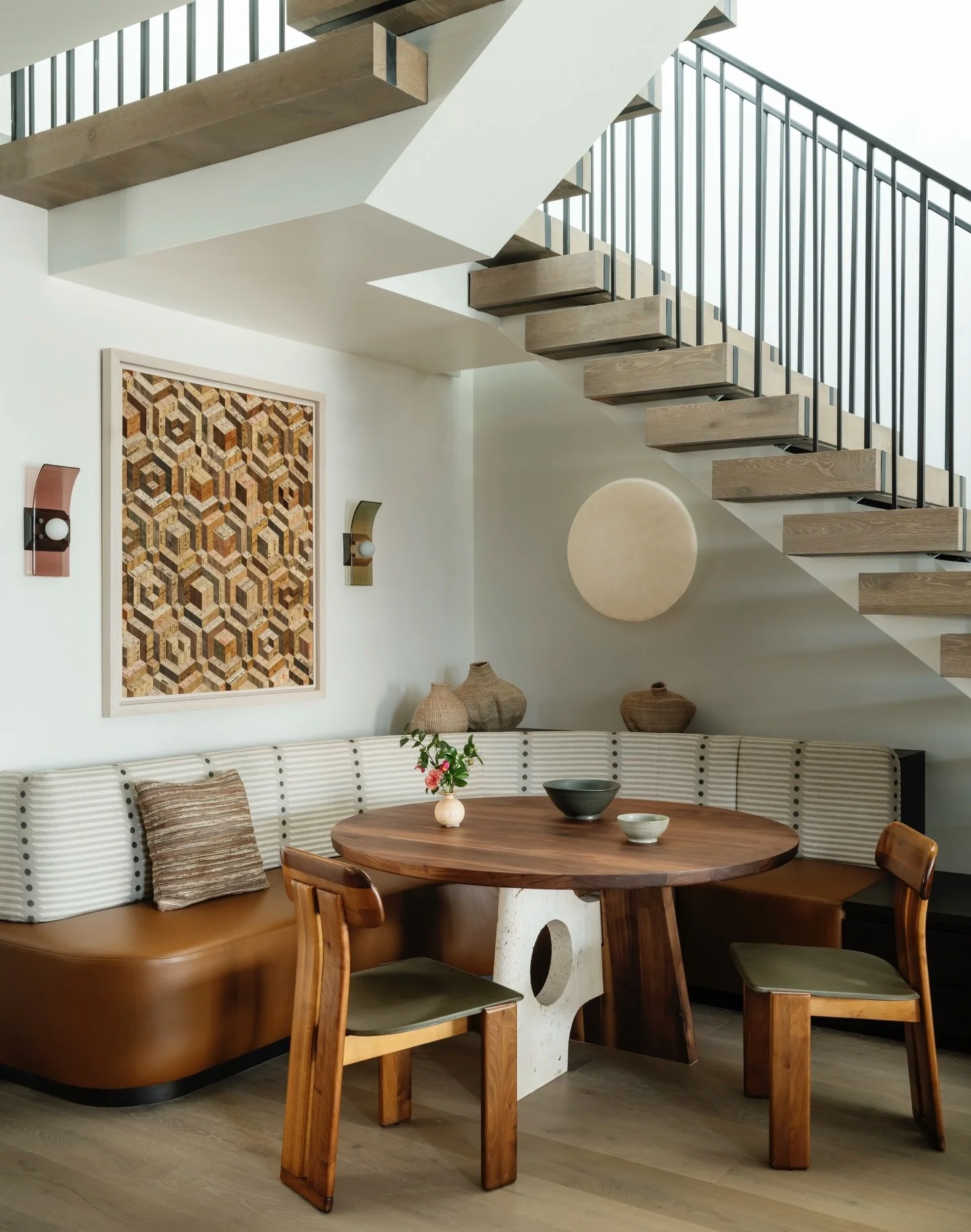 When often forgotten spaces become the moment.
#inspo via @ruemagazine
srchitecture and interior design: @studio_db 
styling: @lilidiallo 
photography: @matthewwilliamsphotographer 
story: @kellilamb_