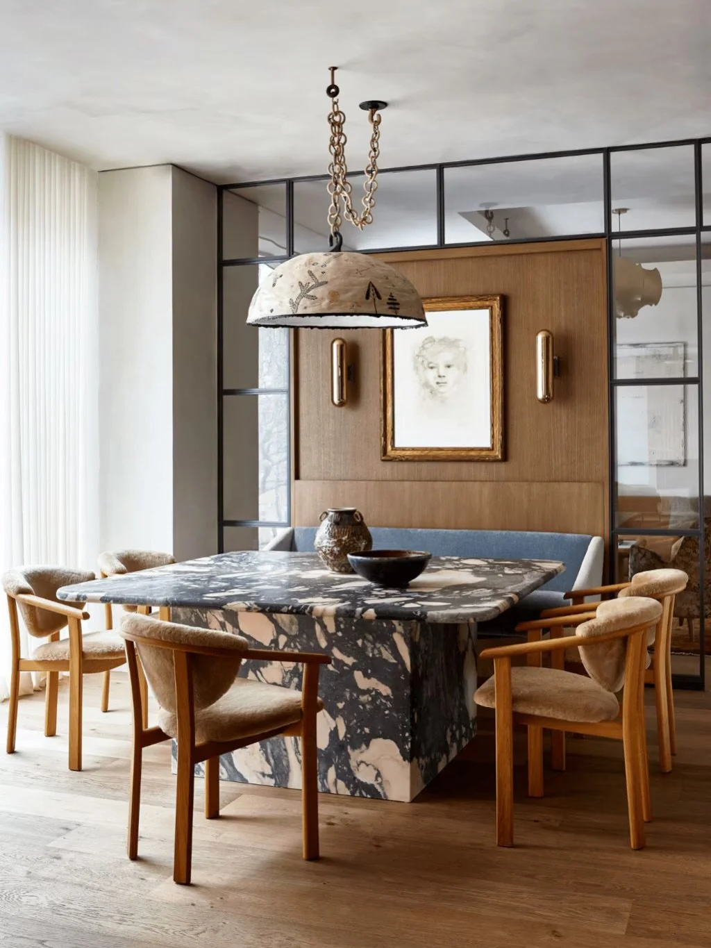 Paneled to perfection. 
#inspo via @kellybehunstudio
designed &amp; styled @benjaminvandiver 
architecture @builtinstudio
📸 joshuamchughphotography