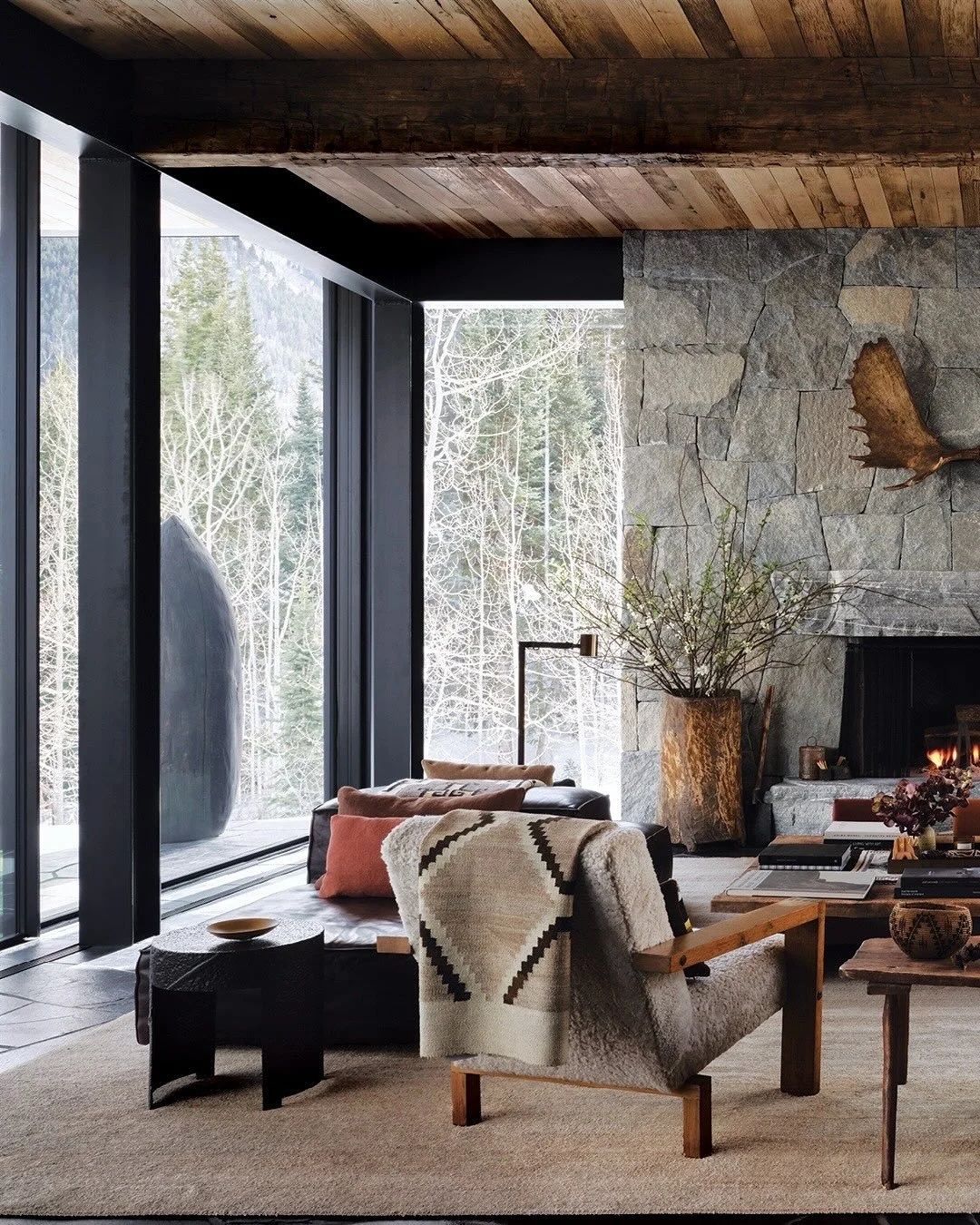 Rustic meets refined in Aspen.
#originalby #inspo via @galeriemagazine
design: @ElizabethStanleyDesign
architecture: @Eigelberger_Architecture
Photos @DouglasFriedman