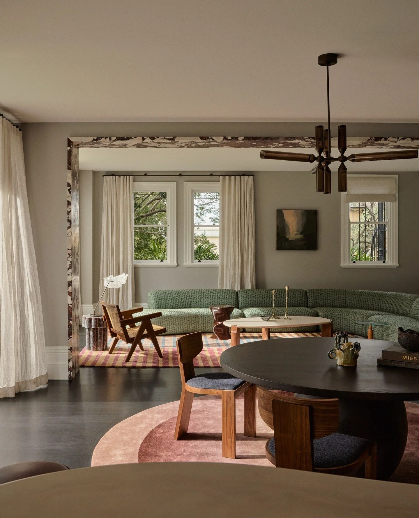 Layered living. #inspo #originalby @alexander_andco
Photography @smartanson⁠
Editorial Styling @clairedelmar
Construction @tokiconstructionofficial⁠
Project Manager @brooklane_