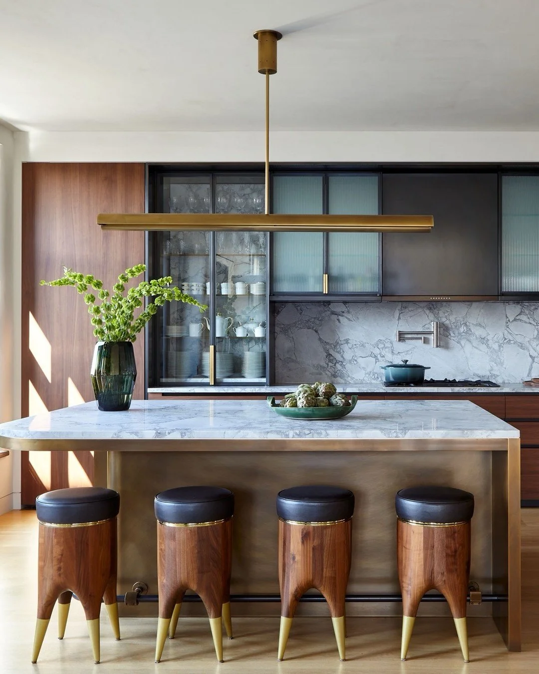 When every material carries its weight.
#inspo via @amuneal
interior design: @heatherwellsinc_ 
general contractor: @seadar_construction 
photography: @joshuamchughphotography