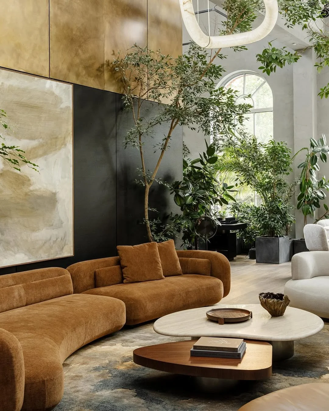 An of-the-moment palette grounded in warm neutrals and fresh greens. #inspo via @minottilondon