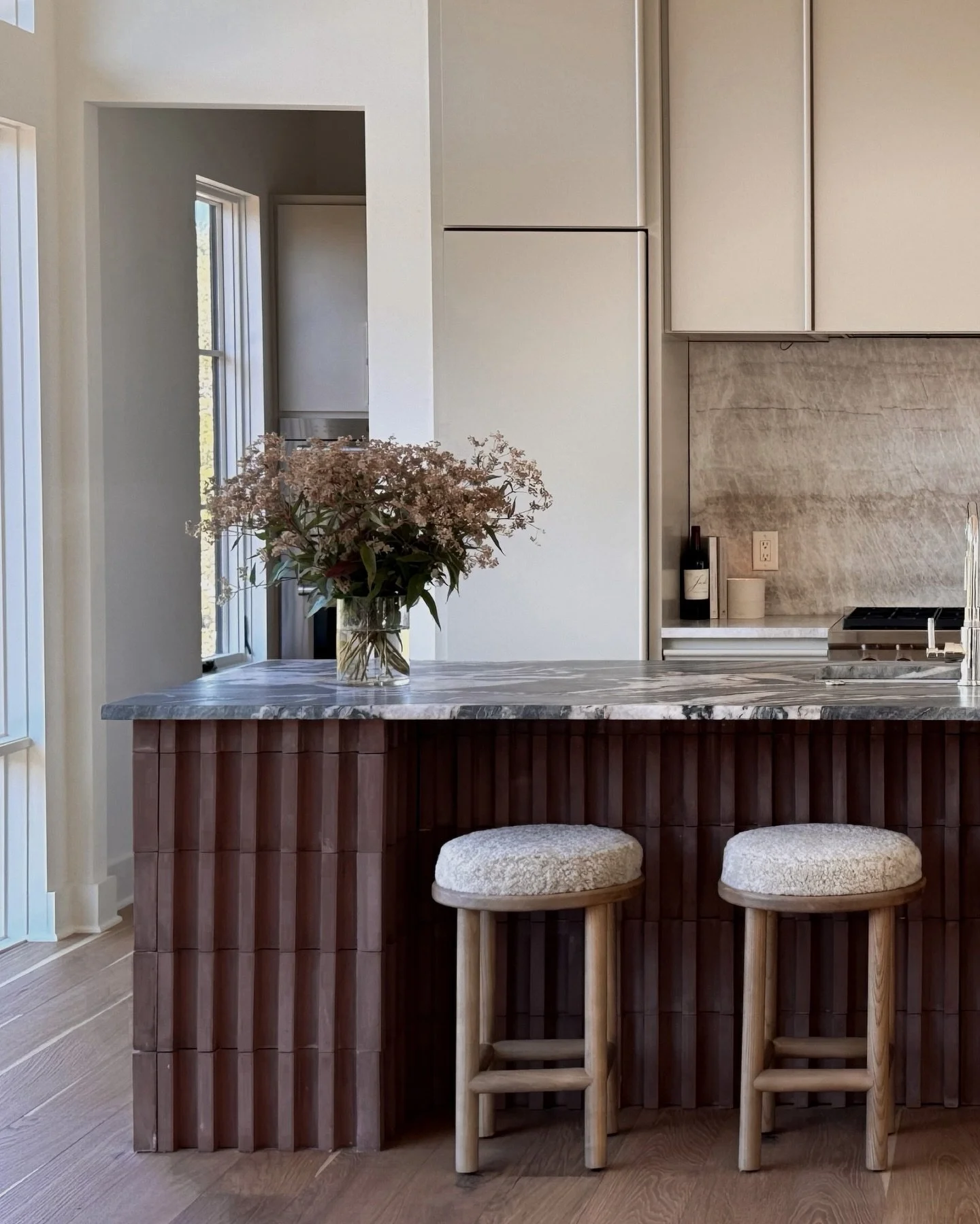 Refreshingly clad, @kinneyblock bricks bring the unexpected.
#inspo
Design @fordinteriordesign