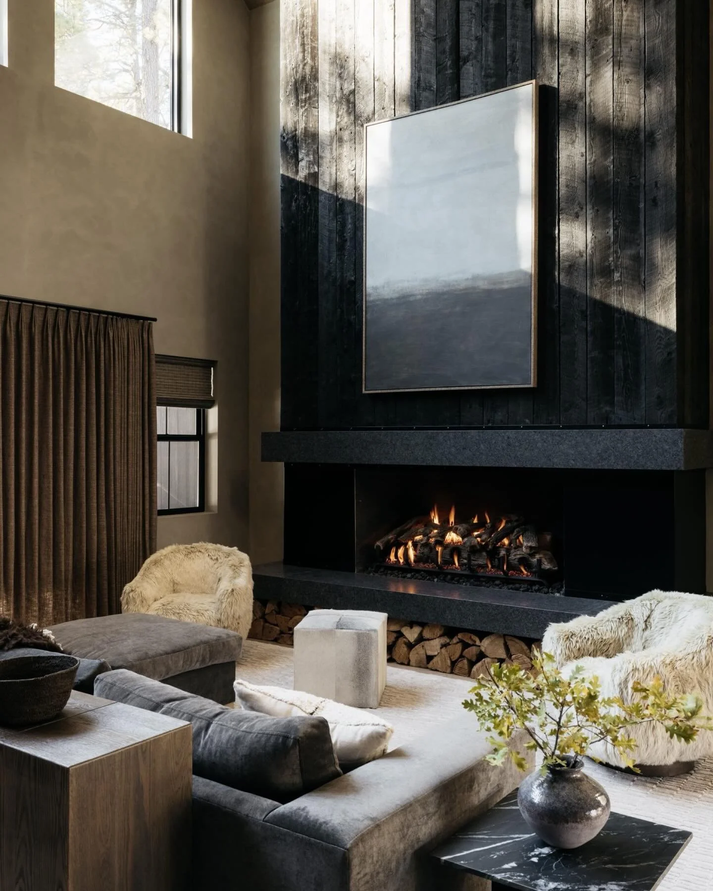 Beautifully balanced between light, materiality, and scale.
#inspo #originalby Design @deniseaubreydesign
Photography @thisisnickdotcom @maleekster
Stylist @_jenpaul