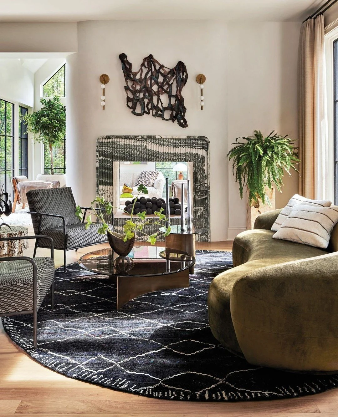 A cohesive home allows each room its own identity, while speaking the same language.
#inspo via @jilleditsluxe 
Design #originalby bishopthestudio
⁠Architecture @deconstructarchitecture
Builder @lg__group
Landscape Architect @KemoraLandscapes
Photogr