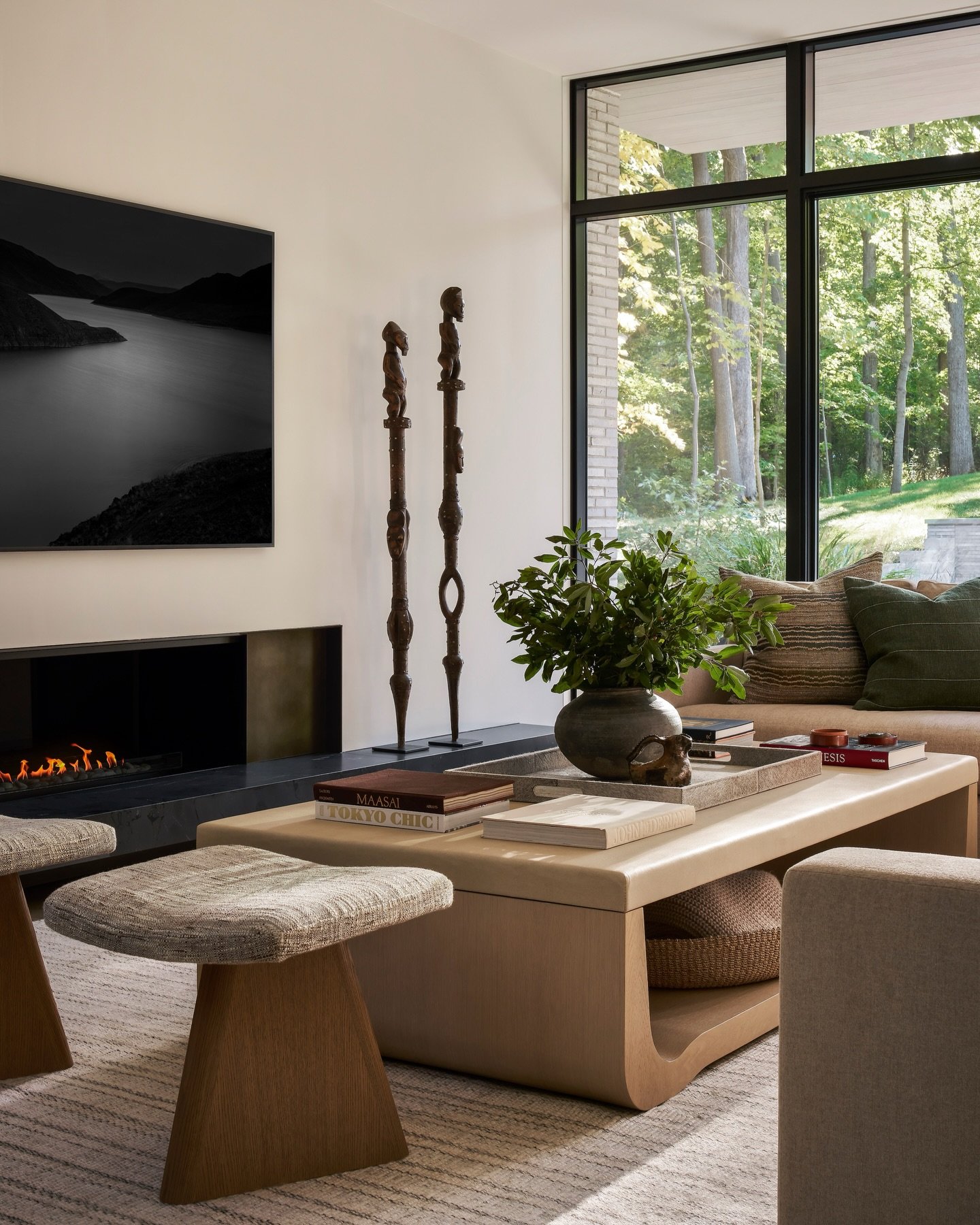 A study in quiet luxury.
#inspo #originalby @andreagoldmandesign
Architecture @jaffearchitecture 
Build @wujcik_construction_group 
Landscaping @midwest_arbor 
Photography @rymcdon 
Styling @darwin.fitz