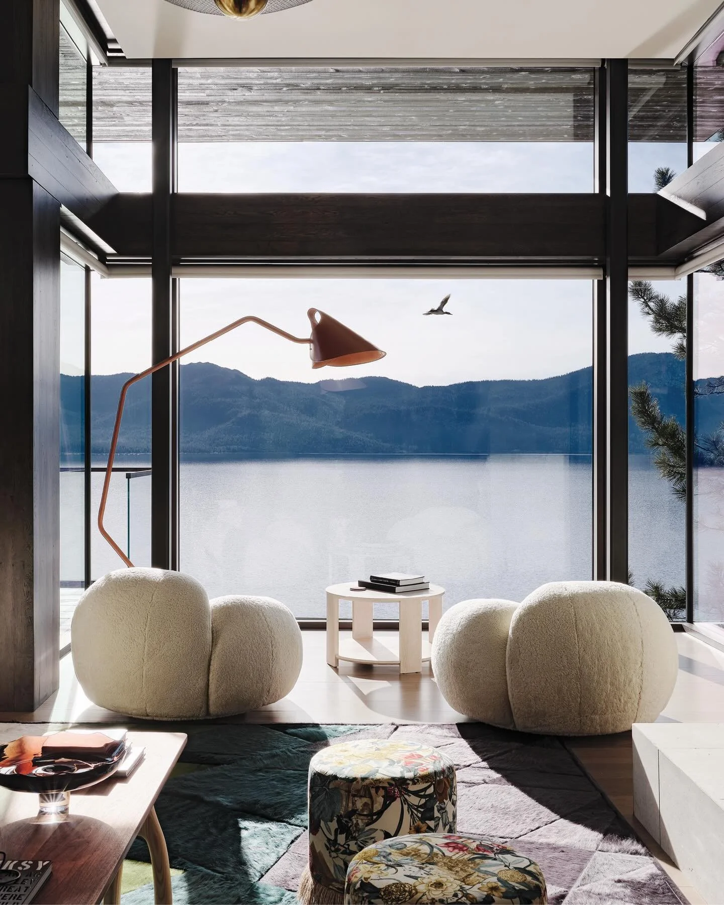 Lakeside and oh, so lovely. #inspo via @rorockettdesign
Photography: @joefletcherphoto 
Interior Design: @fernsantini