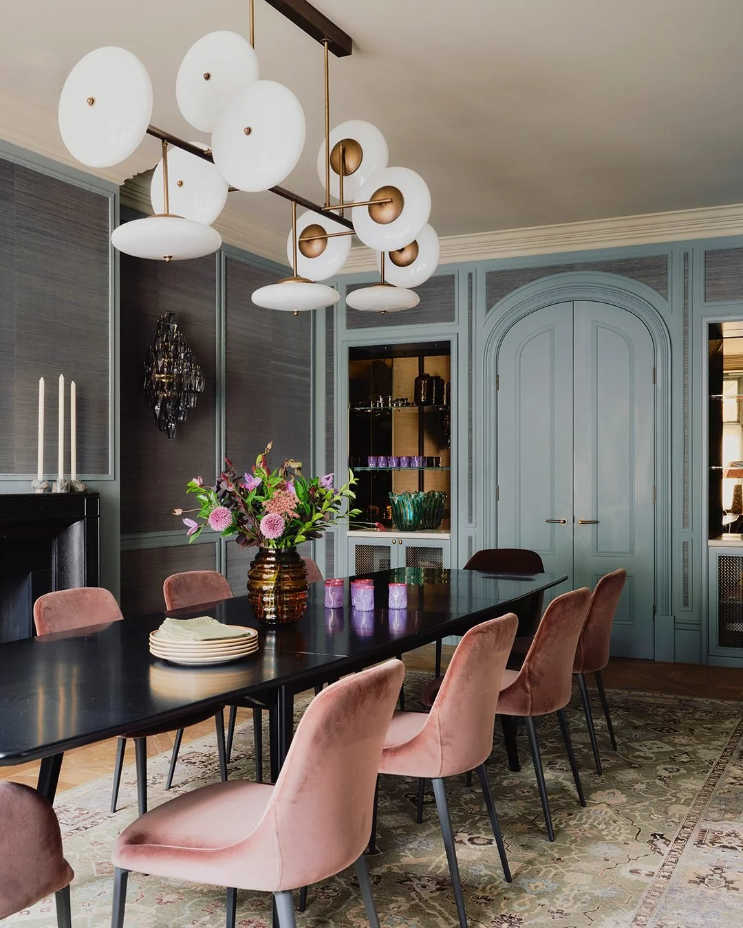 Blush and blue, layered to perfection.
#inspo via @elledecorationuk
Design @studioduggan
Photography @dean.hearne