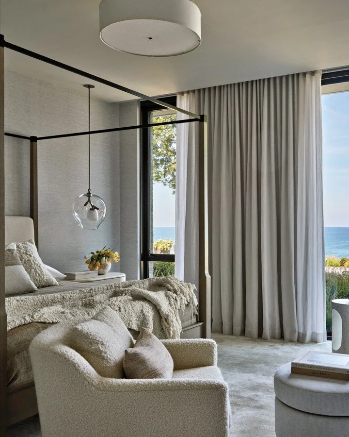 Breathtaking views, layered with warmth. #inspo via @jilleditsluxe
Interior Design: @andreagoldmandesign 
Architecture: @robbinsarchitecture 
Builder @goldberggeneralcontracting 
Landscape Architect: @marianilandscape 
Photographer @rogerdaviesphotog