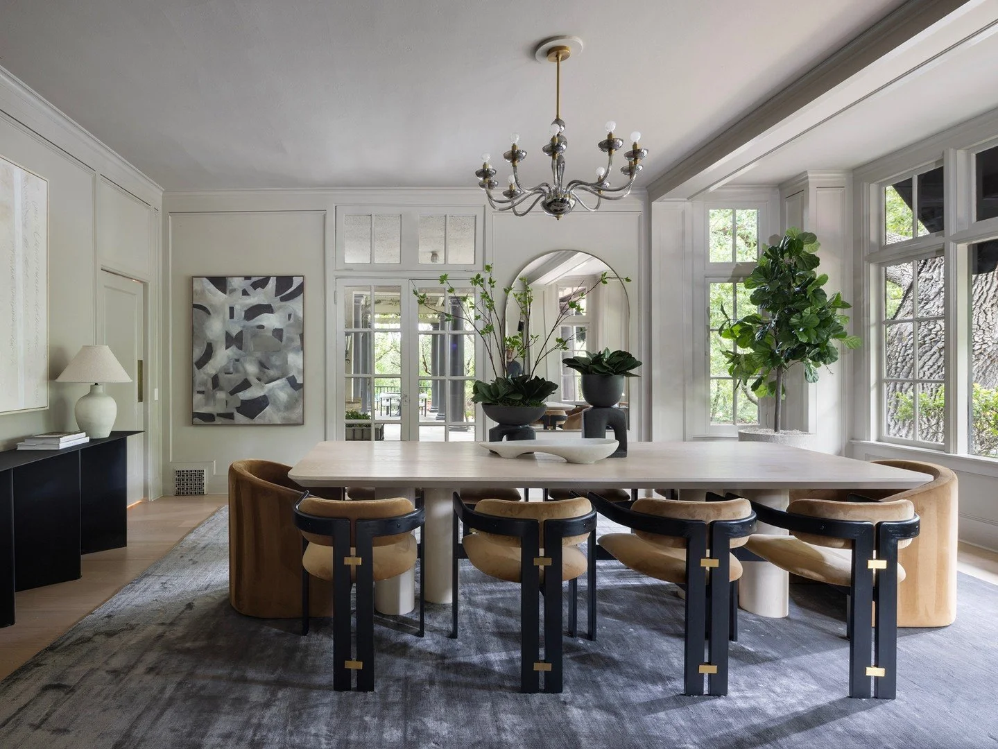 The dining room is grounded in CHID&rsquo;s signature balance of refinement and edge, with layered materials, sculptural moments, and an understated sense of drama.

The Ball Estate, Alamo California
Luxury Staging &amp; Furnishings: @caseyhowardinte