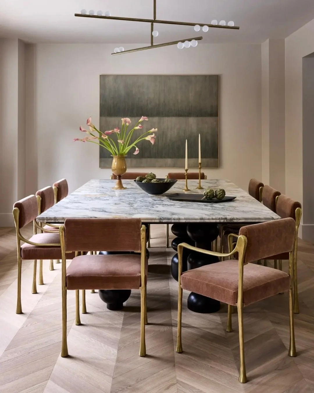 Artful in the details, these spaces exude warmth thanks to the layering, texture, and materiality. #inspo via @inkandporcelain
interior design @kinteriors_sf 
styling @rachel_forslund 
photography @johnmerkl 
artful objects @inkandporcelain