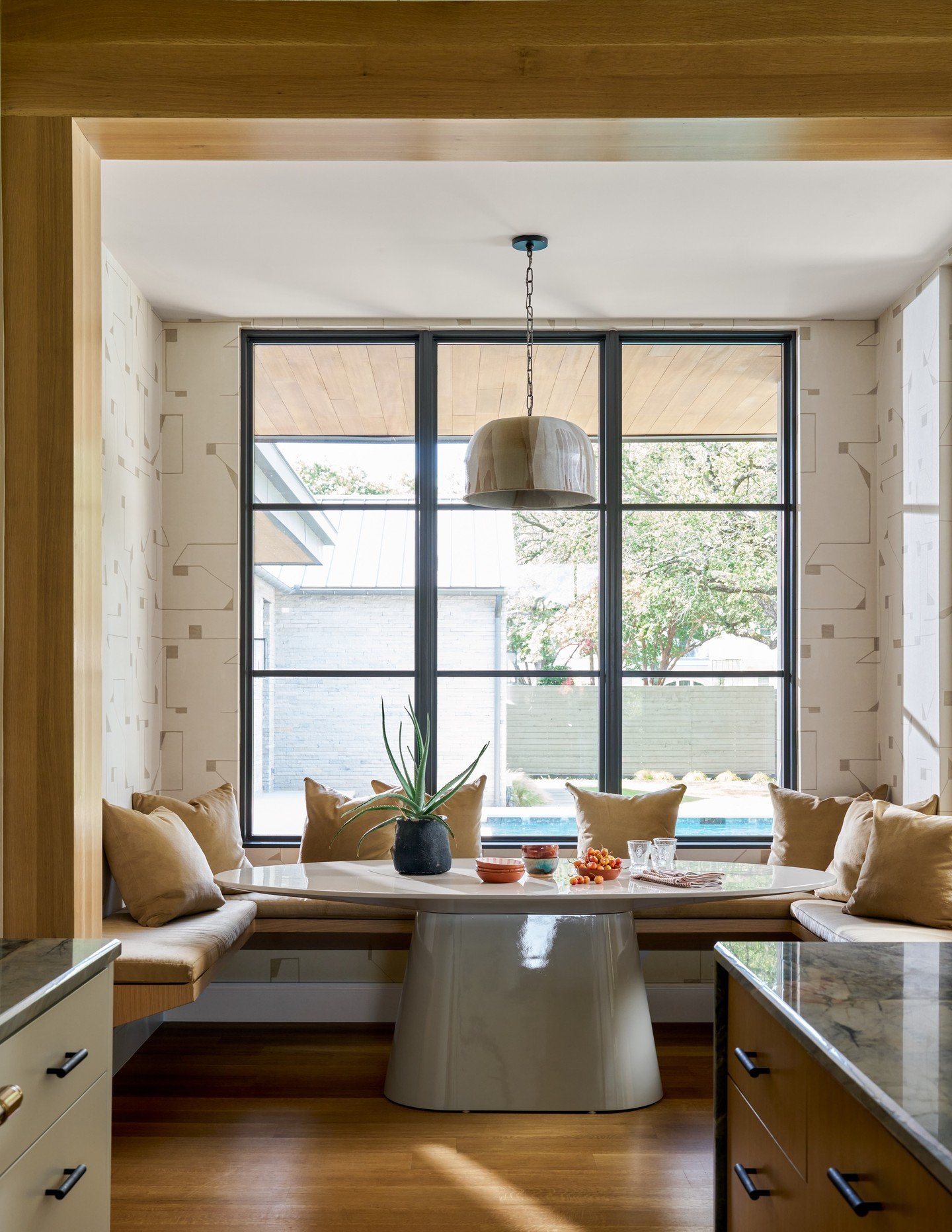 A breakfast nook can become the heart of a home. The warm wood framing, floating bench, and graphic wallpaper create a space that's equal parts cozy, sophisticated, and full of personality. #inspo #originalby @erinsander
Architecture @shmarchitects 
