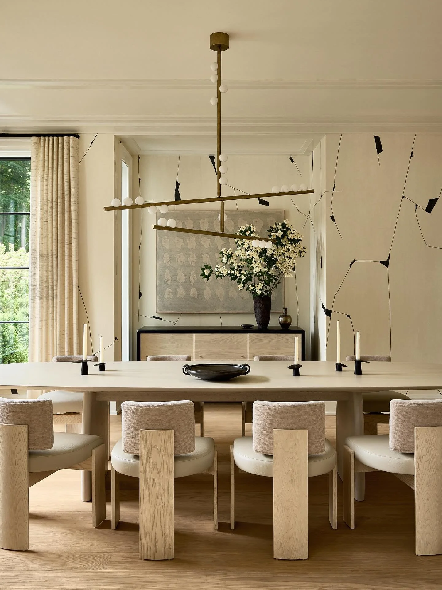 A neutral palette can be anything but ordinary. Through layered tones, natural materials, and varied textures, this space feels warm, sophisticated, and thoughtfully collected. #inspo #originalby @tharonandersondesign
@designmilk  @mkisiday @katjagre