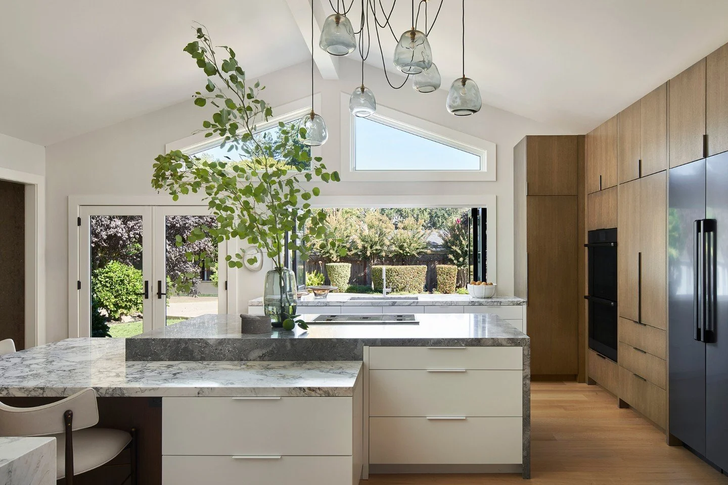 Designed with both entertaining and everyday living in mind, the light-filled kitchen at our #sonoraproject flows seamlessly outdoors. Custom details, intuitive storage, and a considered mix of furnishings create a space that feels collected and invi
