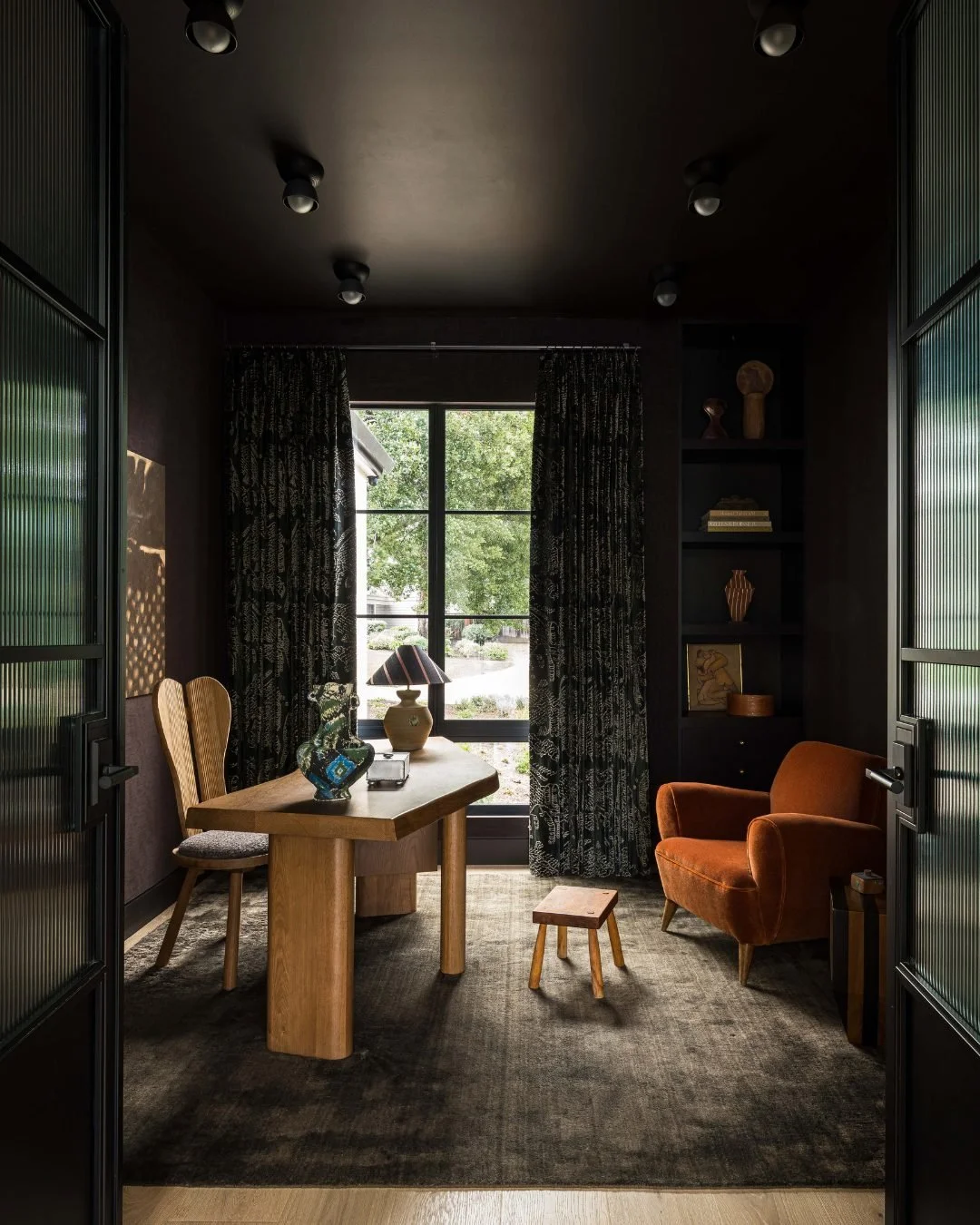Moody beauty.
#inspo via @housebeautiful
🏠 @hommeboys
📸 @adampottsphoto
