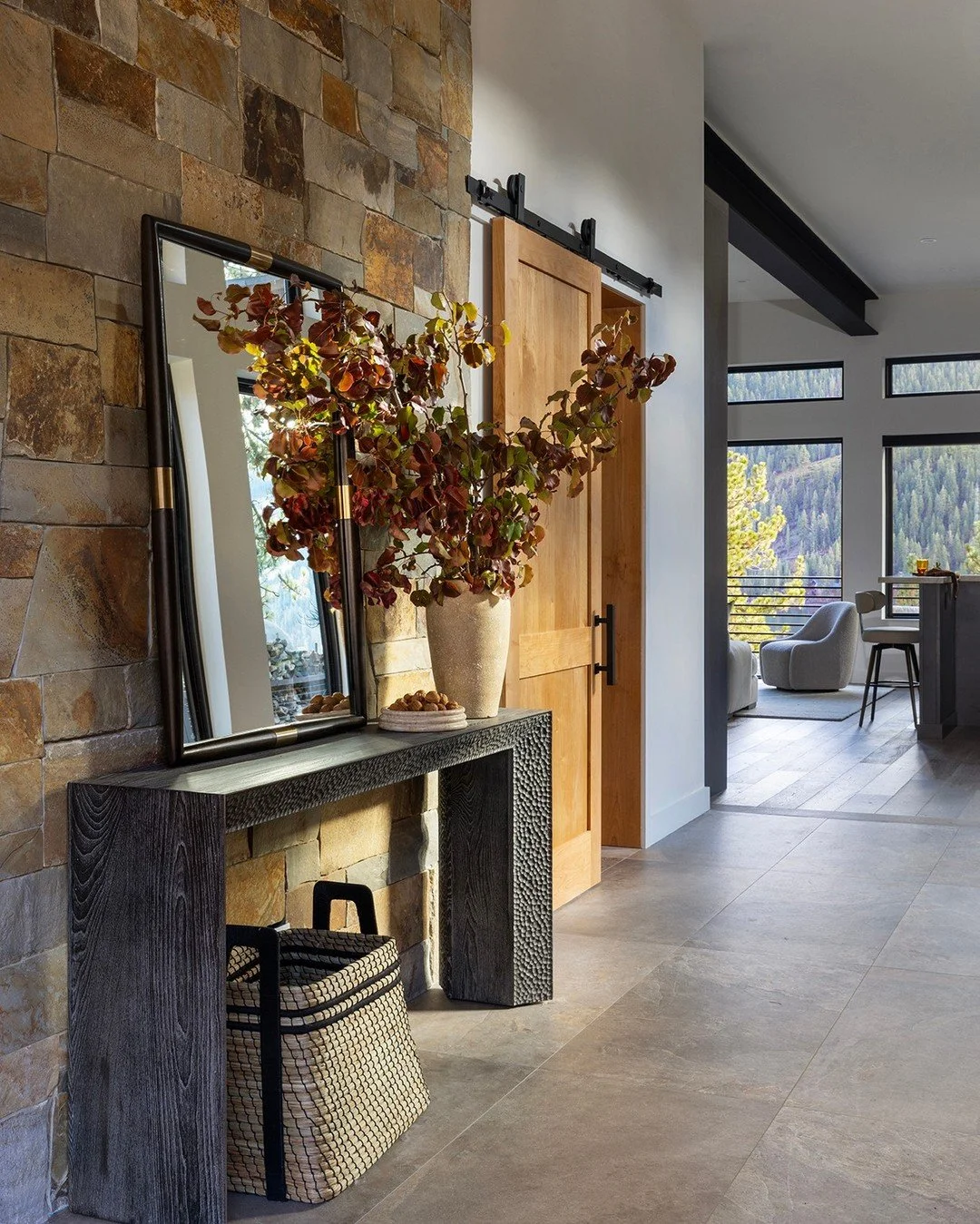 Our #lakeviewproject sits among the trees on Donner Lake. Designed as a year-round escape, the home was designed to blur the connection between indoors and out while creating a warm, beautiful setting for family to gather.
#caseyhowardinteriordesign
