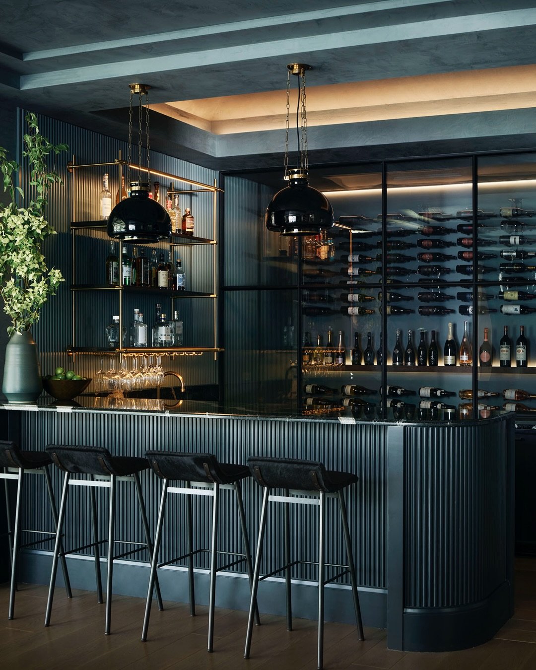 The interplay of light and darkness brings these spaces to life. Dark or light, we&rsquo;re loving both.
#inspo via @ryanstreetarchitects
Interior Design: @studioseiders 
Builder: @michaeldeanehomes
Landscape Architecture: @thompsonhansonlandscapes 
