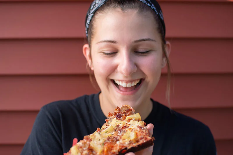 girl_pizza.jpg