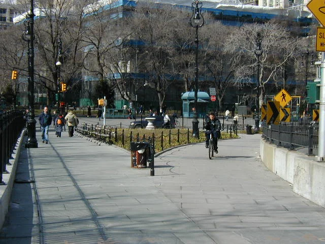 Brooklyn Bridge Path - Manhattan landing